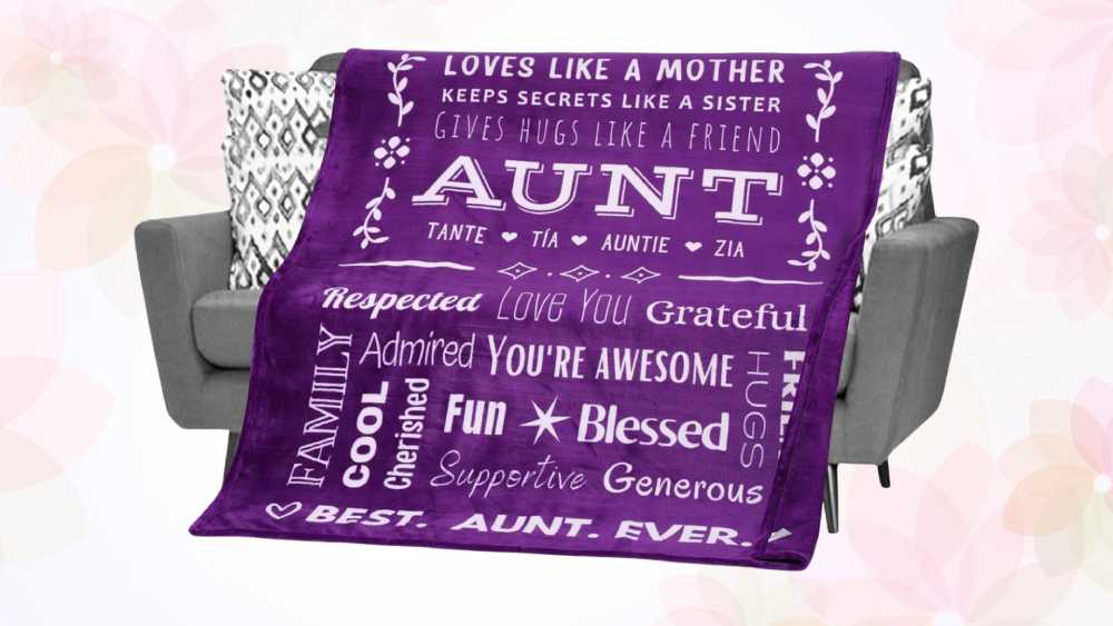 Throw blanket with touching messages for an aunt