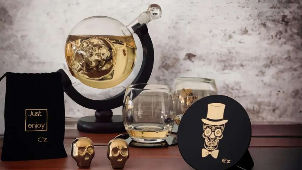Whiskey carafe globe set with 2 etched whiskey glasses