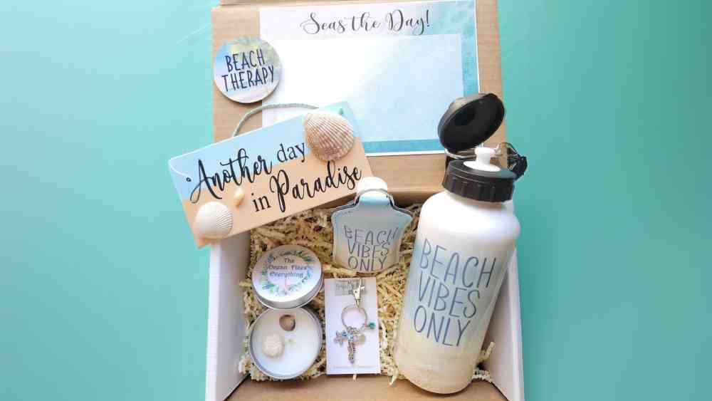 Beach lover gift box including personalized keychain