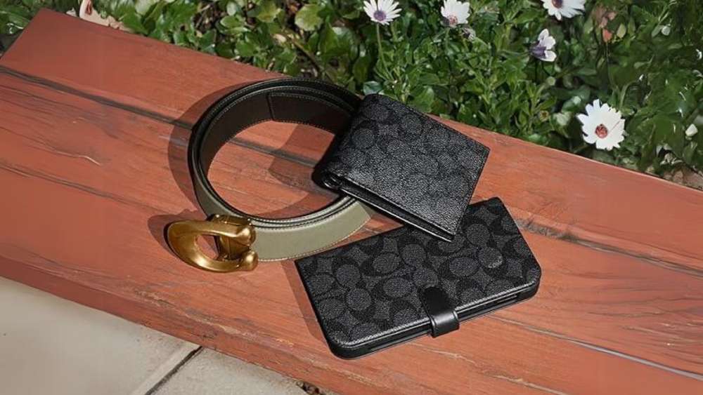 Minimalist vintage leather wallet with keyfob