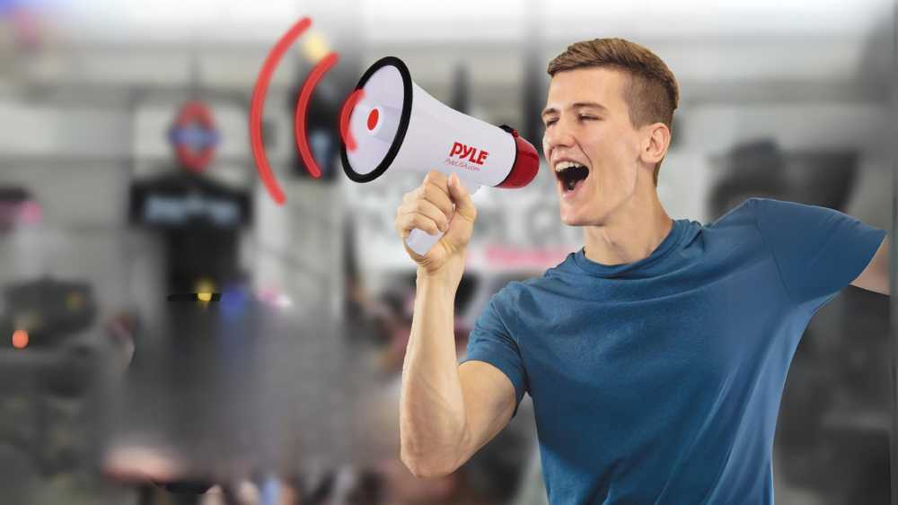 800 yard range Megaphone with siren and volume control