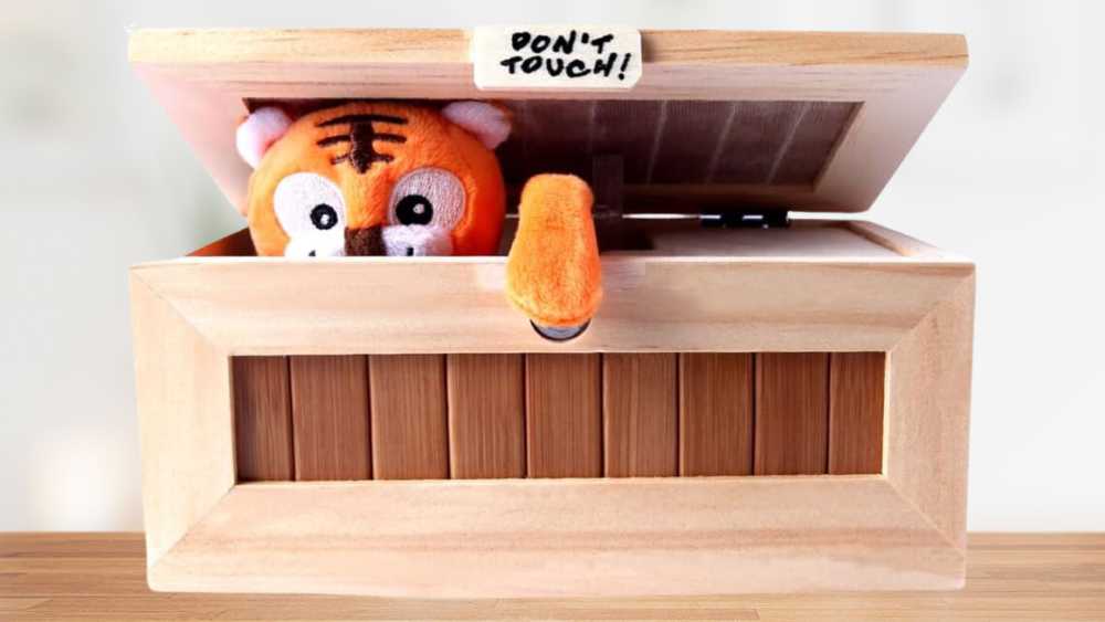 Self shutting box with cute tiger inside