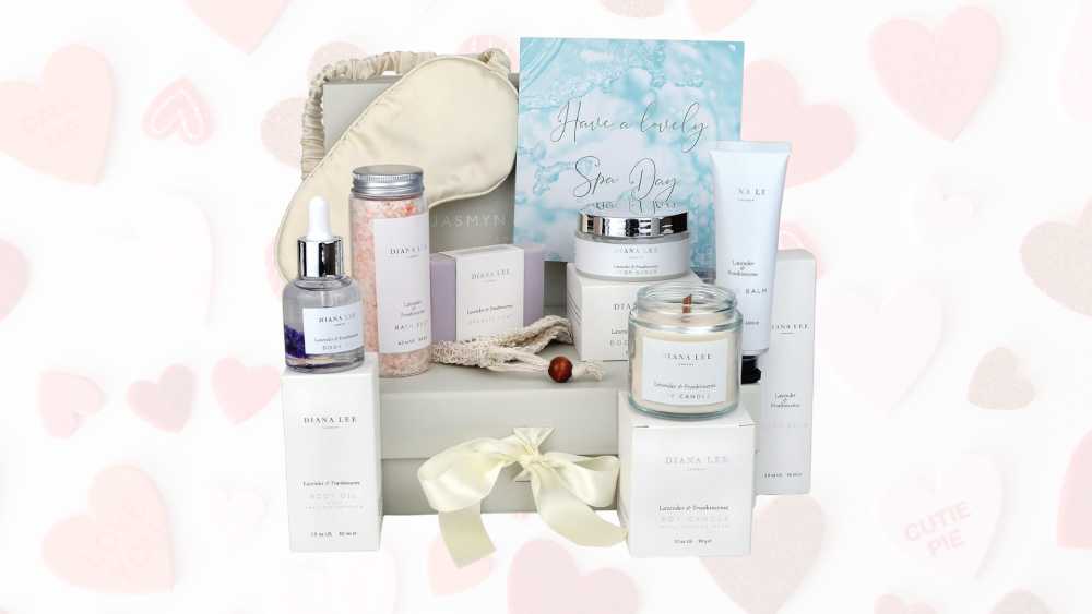 Relaxing spa gift box for sister including card