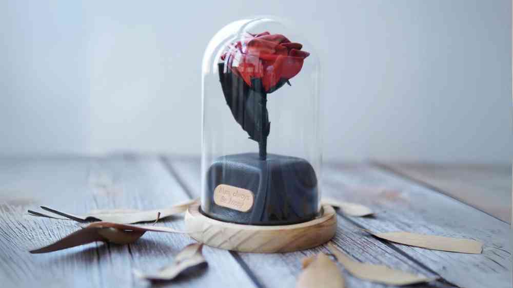 Rose made of Italian butter leather in a dome
