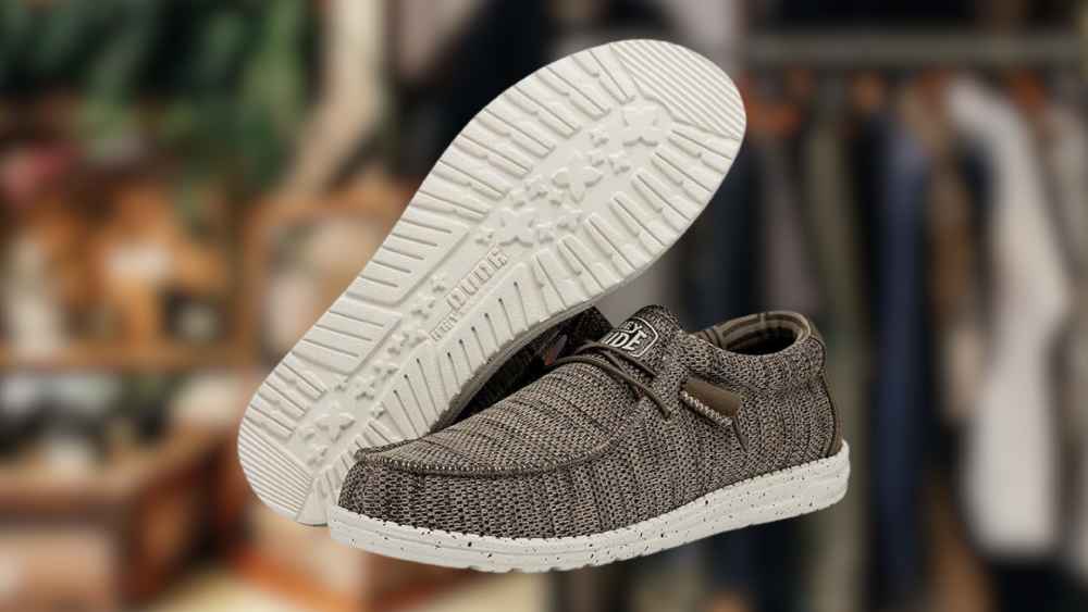 Light and flexible canvas and linen loafers