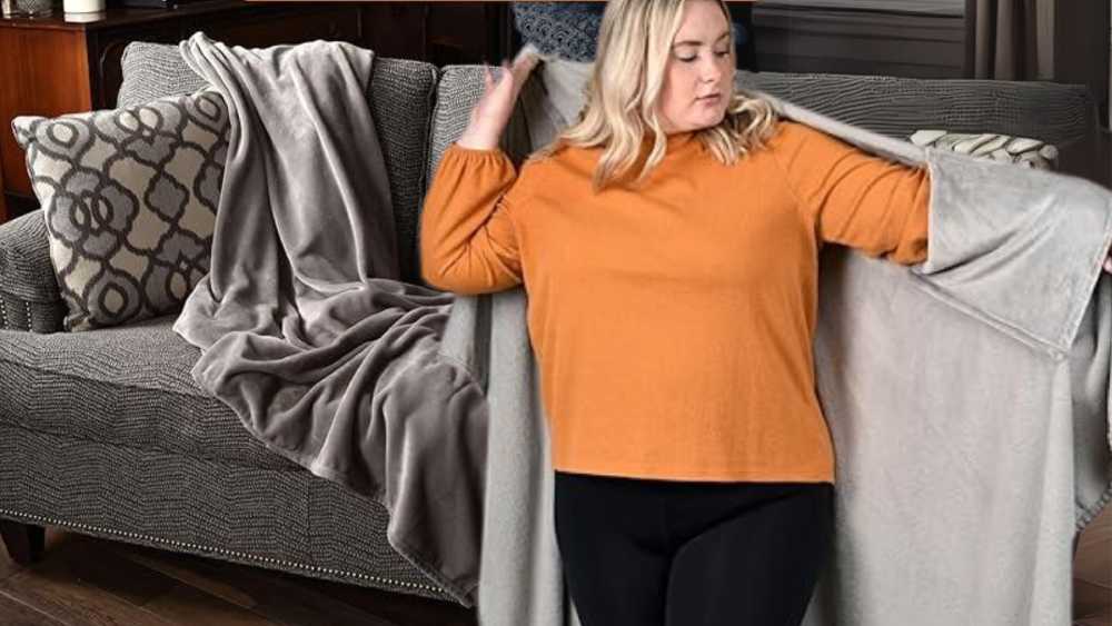 Polyester cozy hug wearable throw blanket