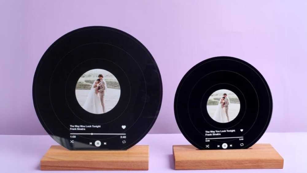 Personalized vinyl record display with optional engraved base