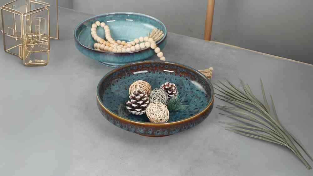 Large serving bowl can be used flexibly