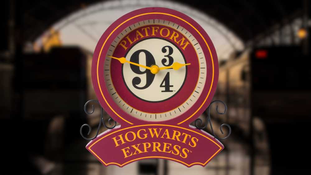 Harry Potter platform nine and three quarter clock