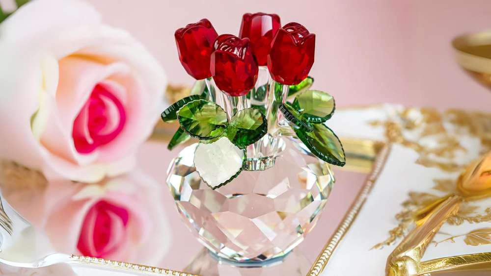 Red rose bouqet crystal glass figurine ornament
