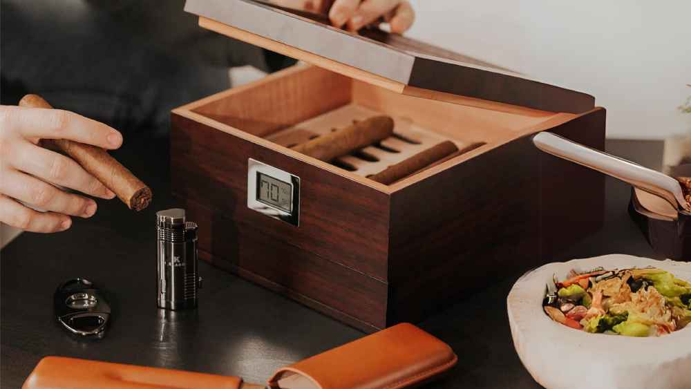 Handcrafted Cigar Humidor with Digital Hygrometer Cedar Wood Finish