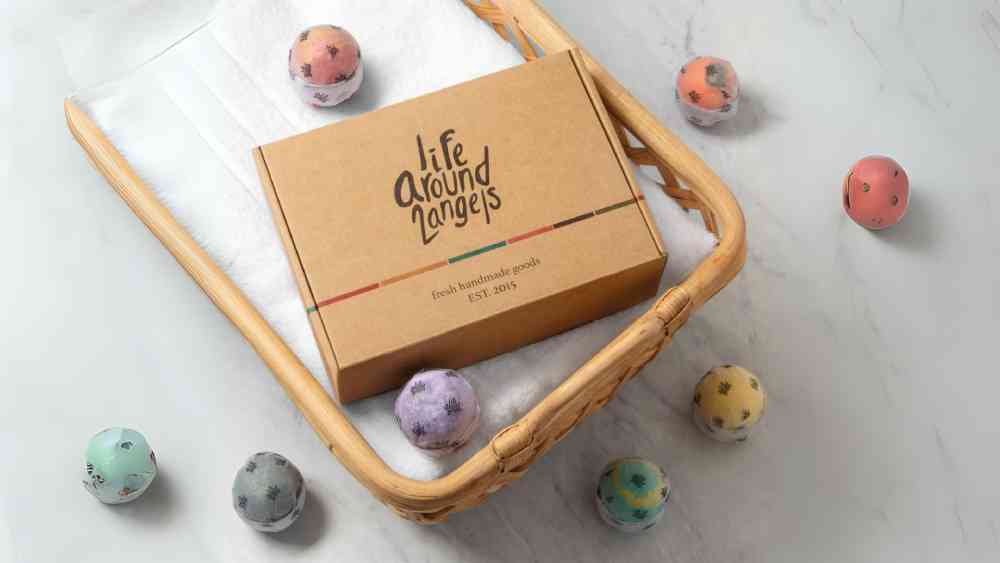 Twelve piece gift set of moisturizing bath bombs