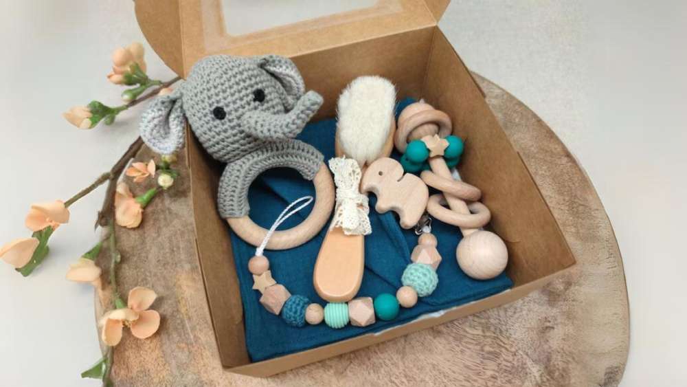 Cute and Adorable Crocheted Gift Set from MamalamaKids