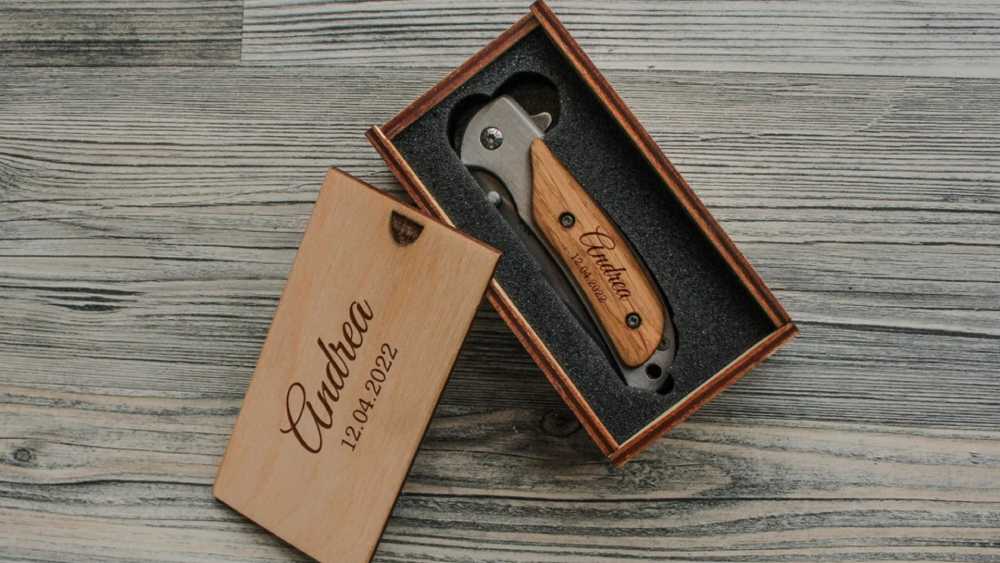 Custom pocket knife with personalized engraving options