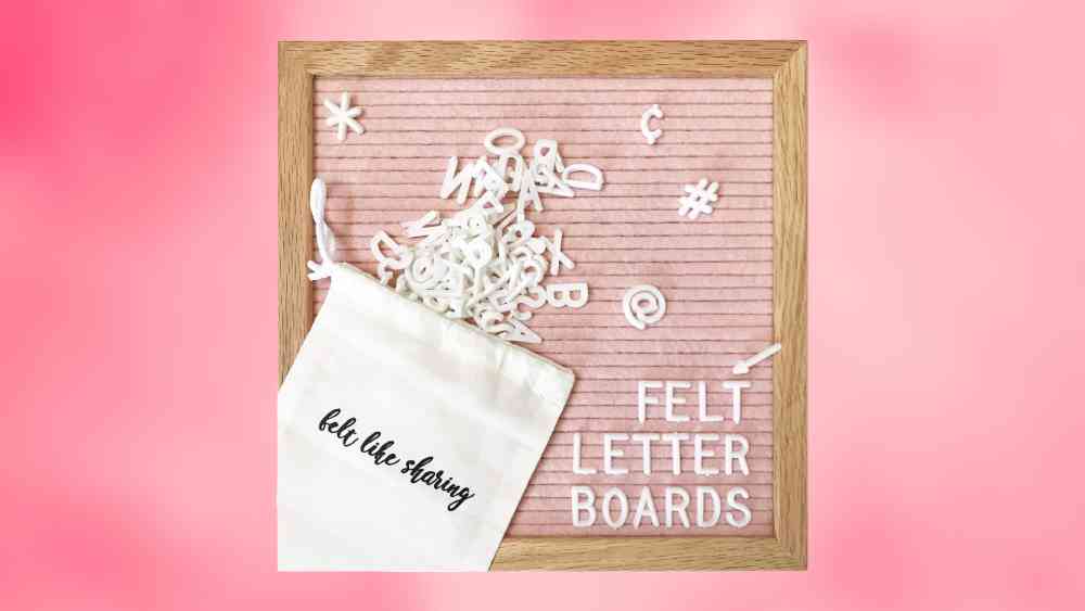 Felt letter board with three hundred letter pieces