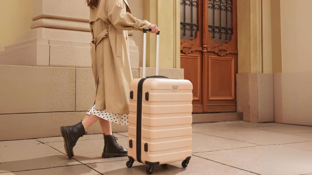 Three piece lightweight hardshell luggage set with wheels