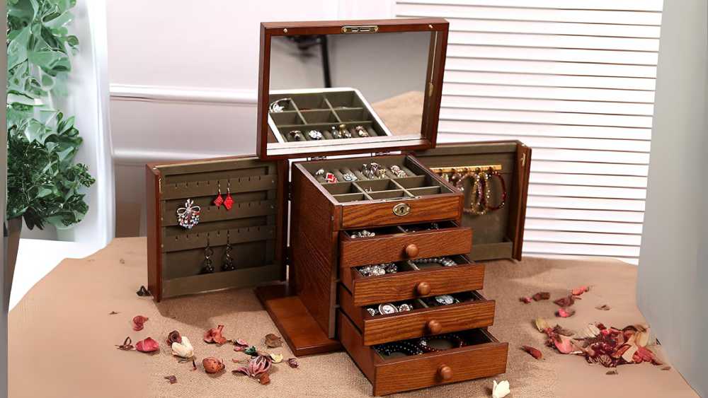 Jewelry box for your prized jewelries