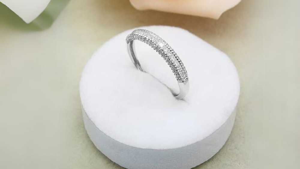 Dazzling 10k Ring for your Wife or Girlfriend