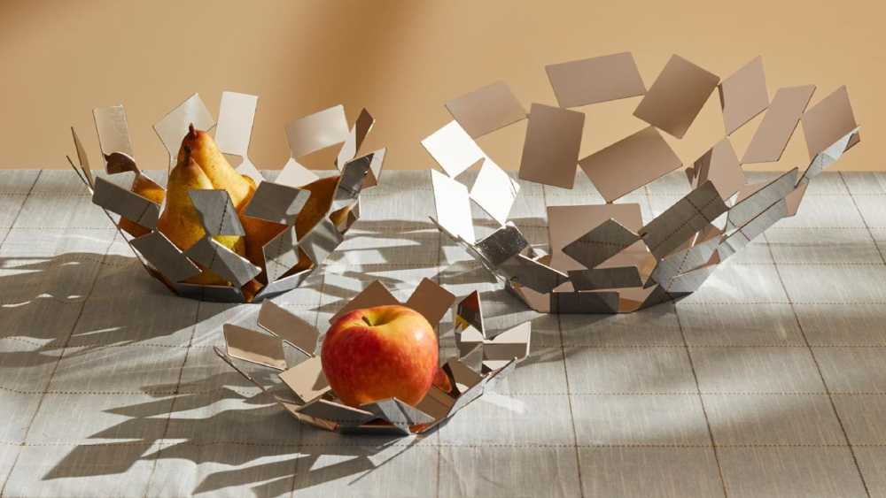 This Fruit Holder is made with Stainless Steel