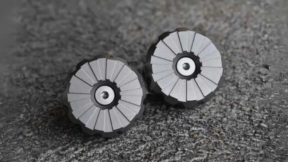 Metal stress relief fidget slider and clicker toy