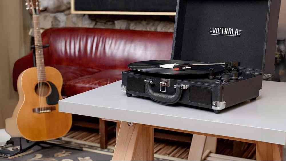Vintage three speed bluetooth portable suitcase record player