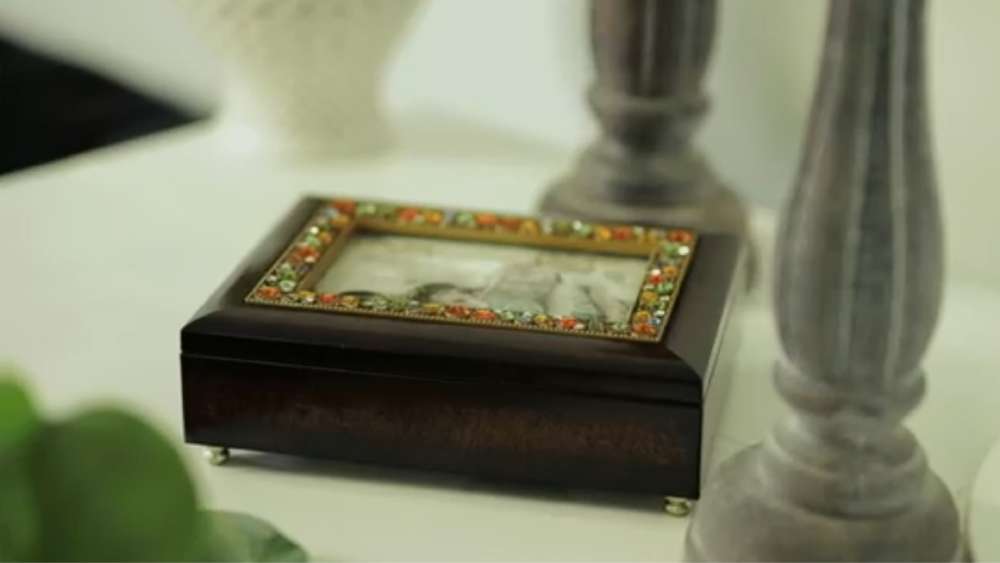 Cottage garden perfect daughter jeweled music box gift