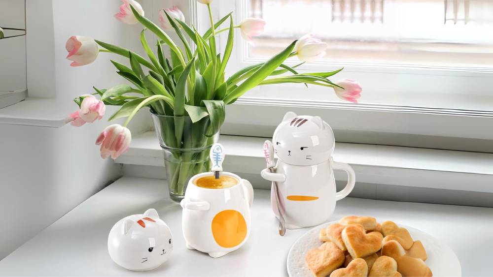 Porcelain Cat Motif Tea Mugs Set