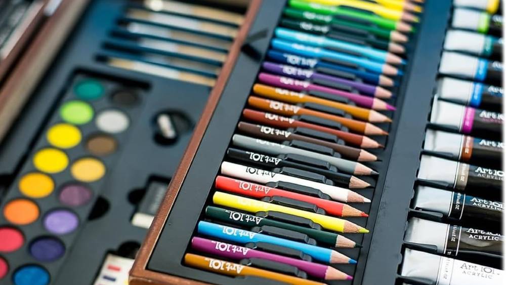 Art Set includes Markers Crayons Pencils Paints And Brushes