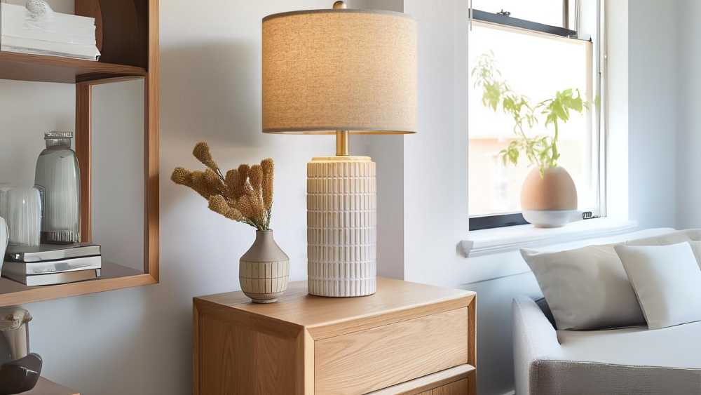 Elegant Dimmable Nightstand Lamp