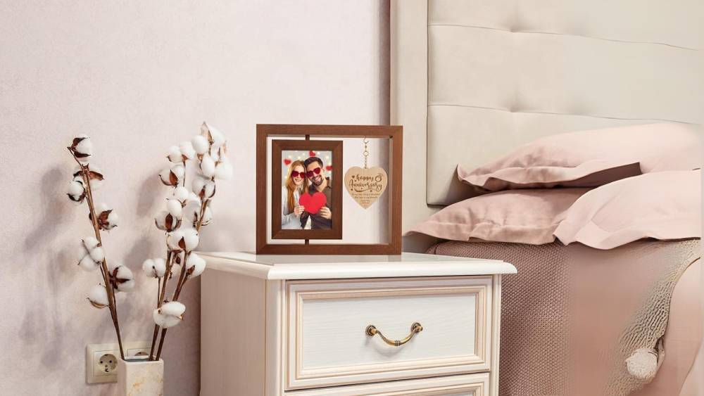 Wodden picture frame with heart
