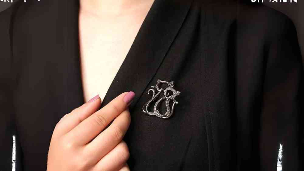 Cat Diamond Brooch