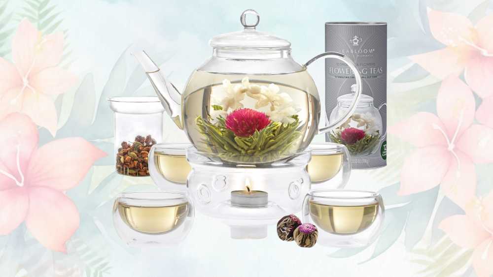 Tea set including teapot teas teacups and infuser