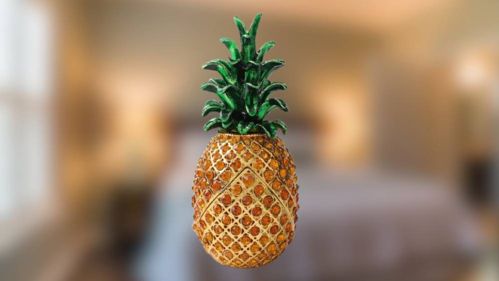 Decorative pineapple-shaped trinket box for storing jewelry