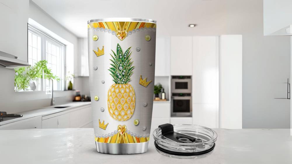 Stainless steel tumbler with a pineapple design