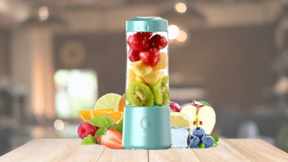 Portable juicer for refreshing poolside drinks