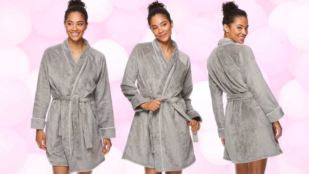 Comfortable and Relaxing Tahari robe 