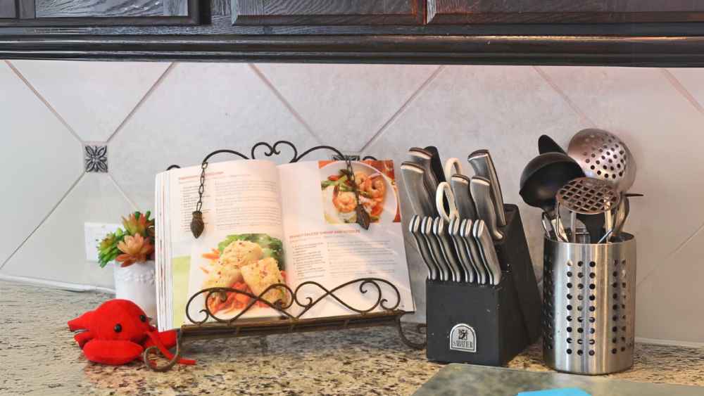 Artistic Vintage Cookbook Holder