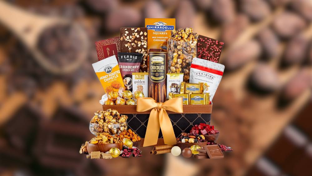 Golden Gourmet classic gift basket with treats