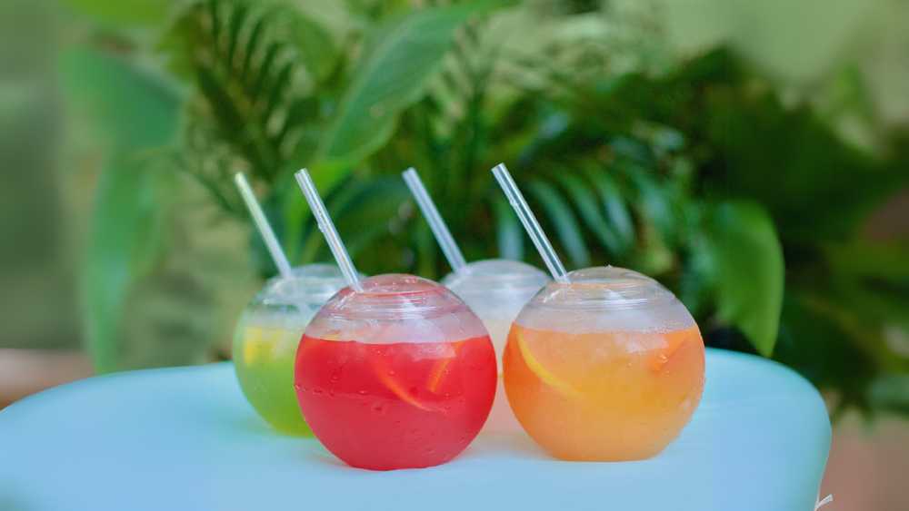 Fish bowl type drinking glass with straw