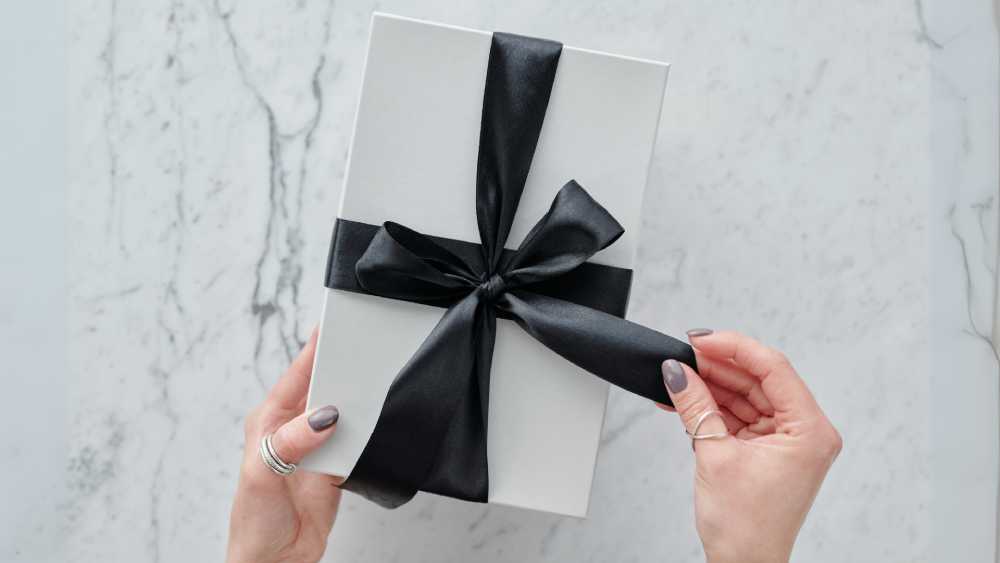 White box black ribbon Creative Gift Wrapping Ideas