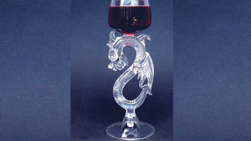 Dragon wine glass style