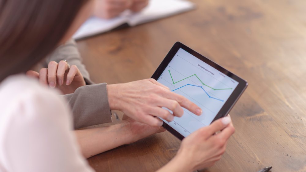 Woman tracker her progress New Year's Resolutions