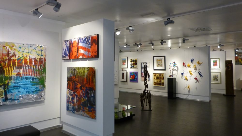 Art Gallery tour a Unique Gift Ideas That Last a Lifetime