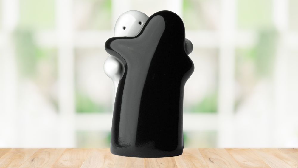 Hugging pepper shakers black and white