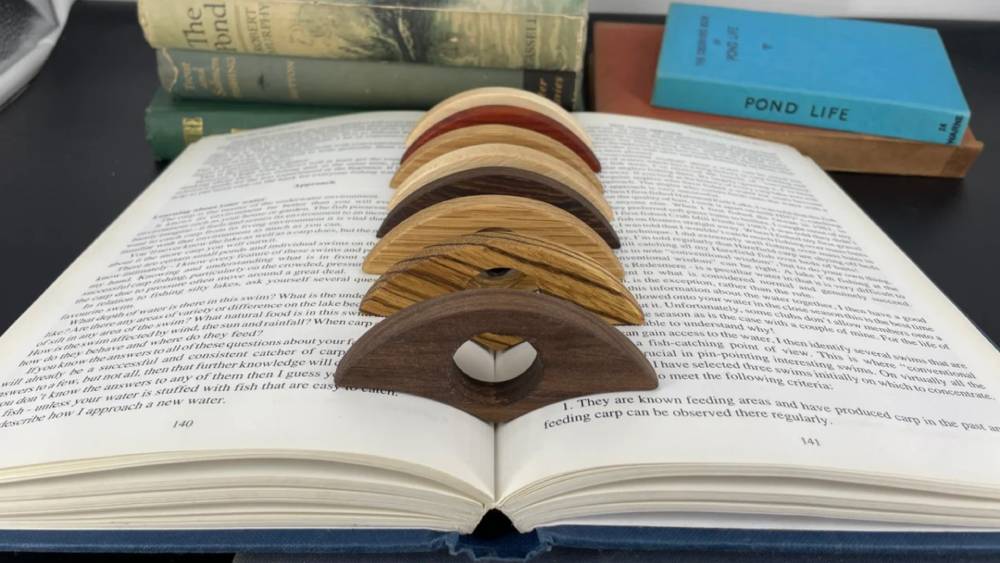 Wooden page holder simple design
