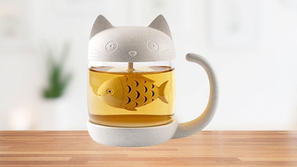Cat tea cup with a fish-shaped tea infuser strainer