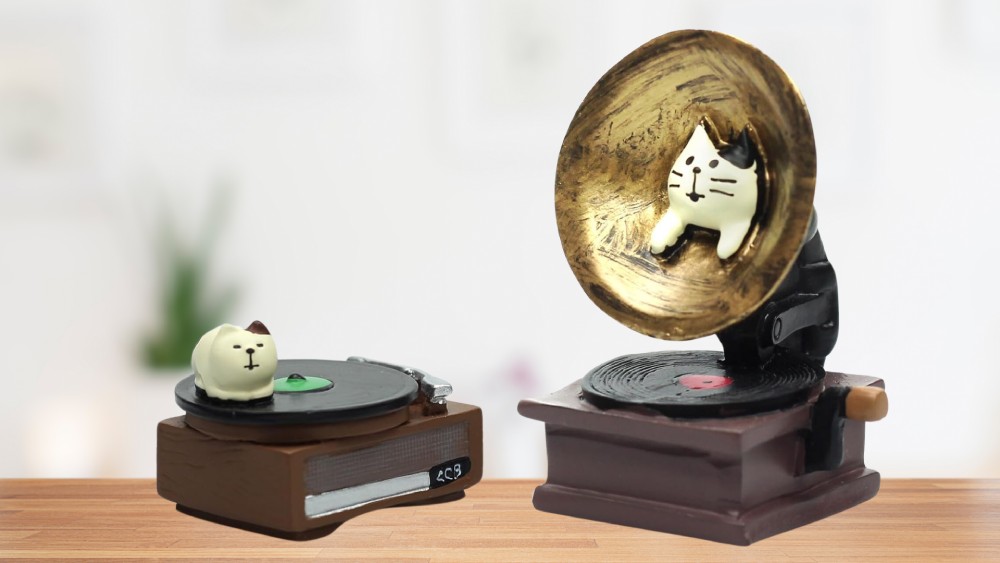 Cat vintage record player decoration