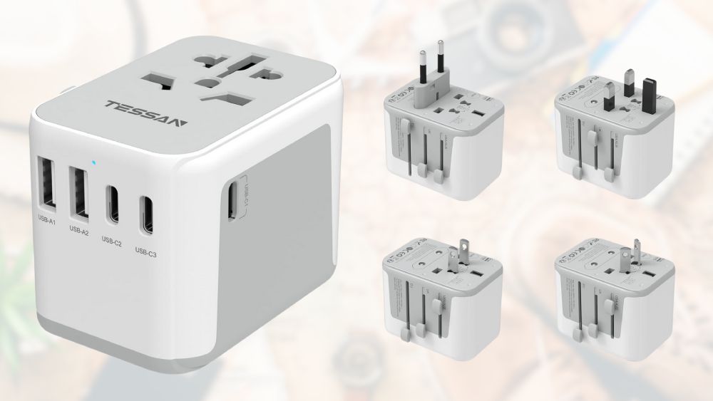 Compact International power adapter 