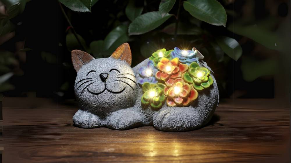 Solar garden decor cat