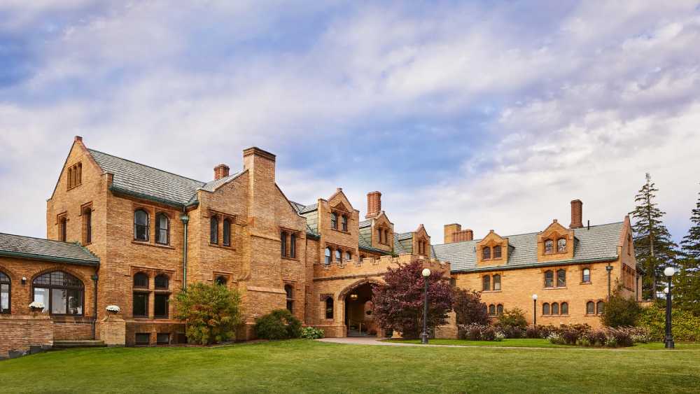 29,000 square feet resort and Spa